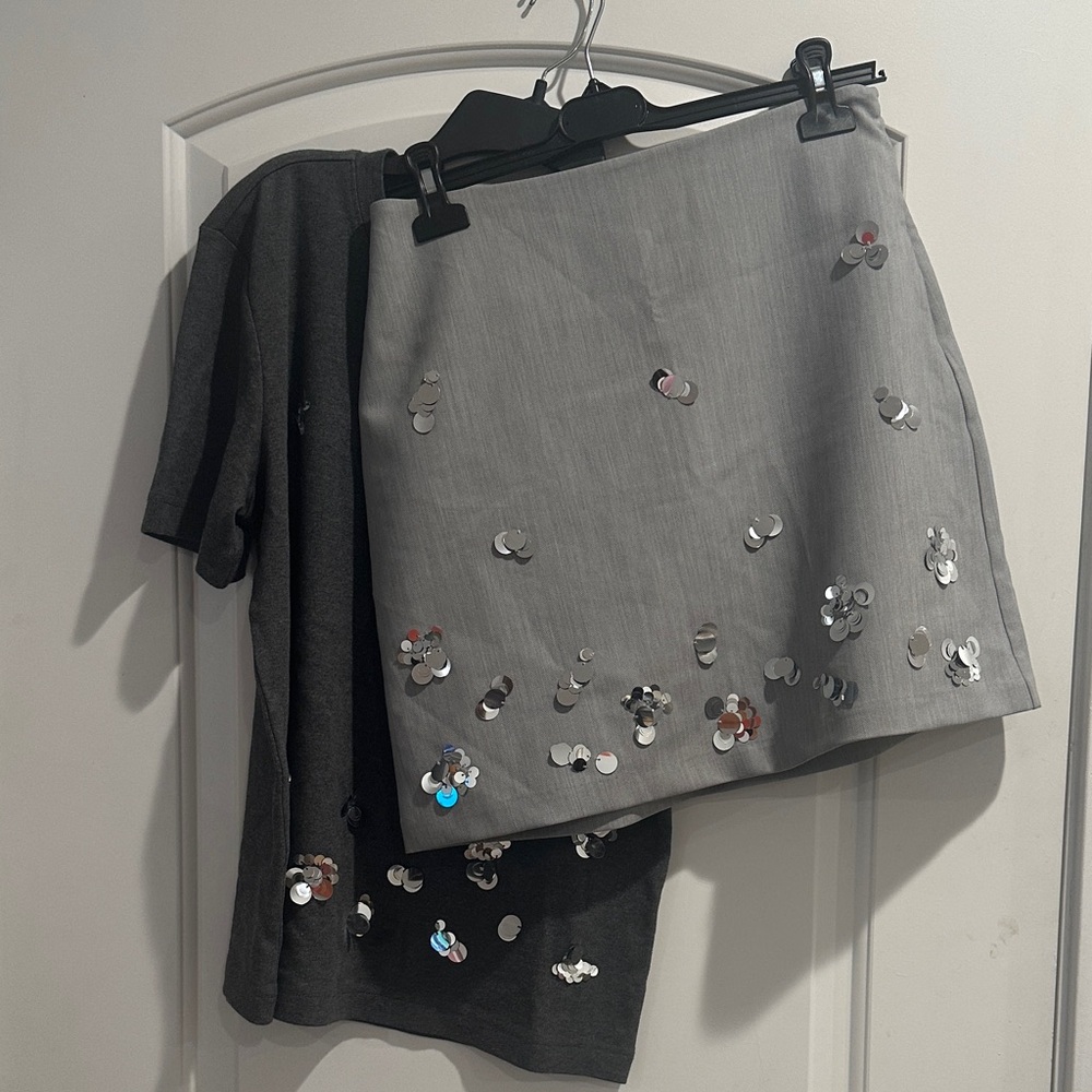 Grey sequins tassel T-shirt and mini skirt set